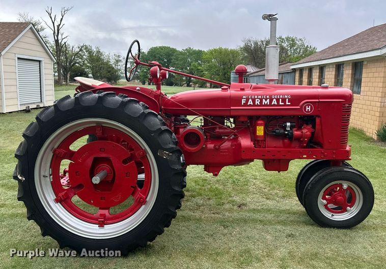 image for item EQ4708 1942 International Harvester Farmall H tractor