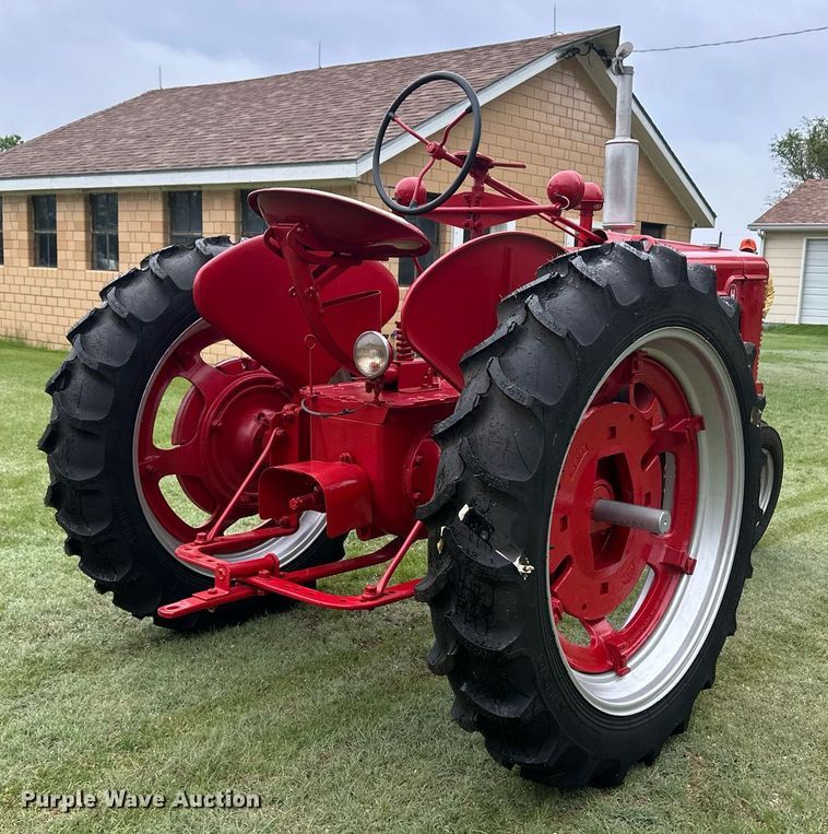 image for item EQ4708 1942 International Harvester Farmall H tractor