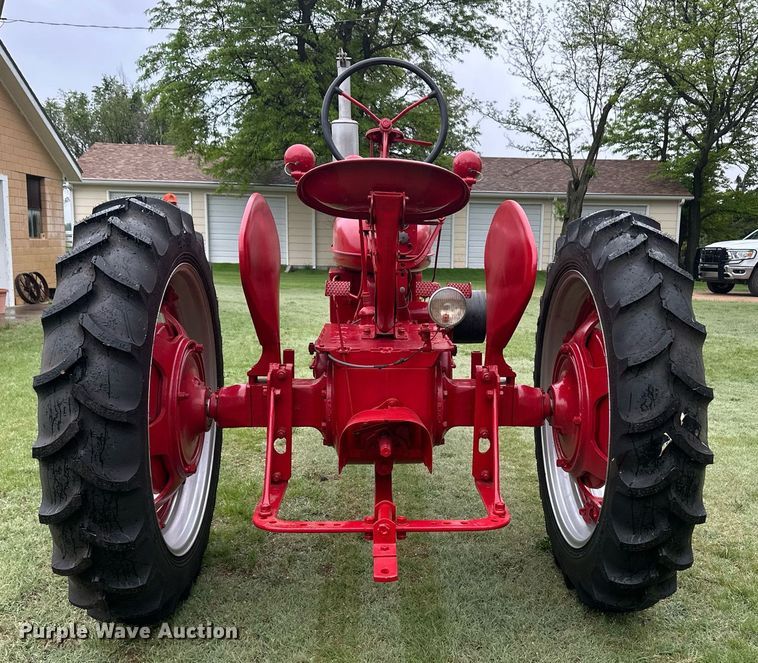 image for item EQ4708 1942 International Harvester Farmall H tractor