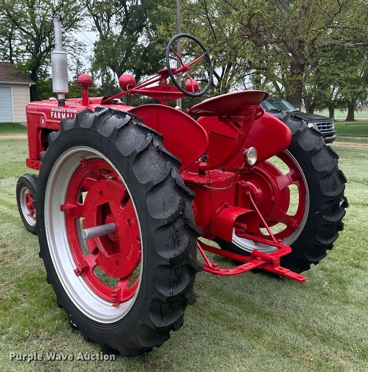image for item EQ4708 1942 International Harvester Farmall H tractor