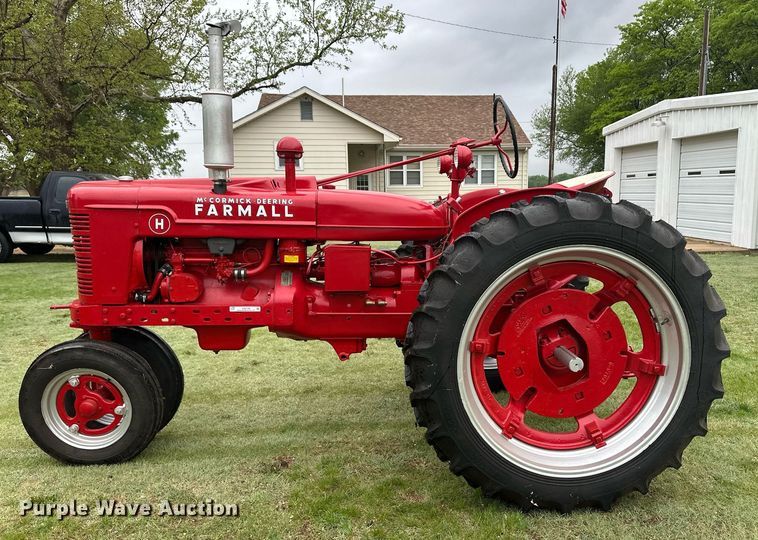 image for item EQ4708 1942 International Harvester Farmall H tractor