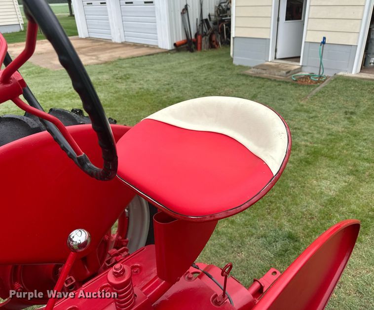 image for item EQ4708 1942 International Harvester Farmall H tractor