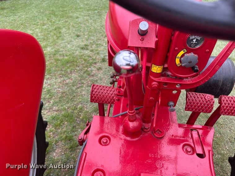 image for item EQ4708 1942 International Harvester Farmall H tractor