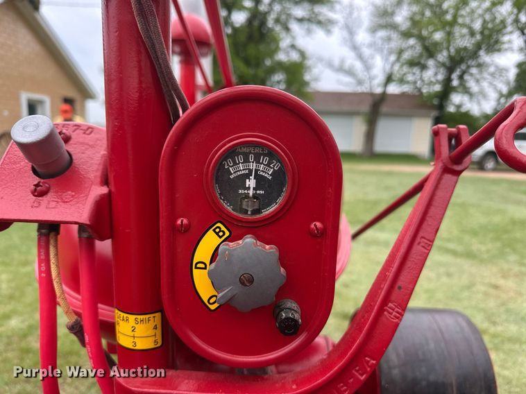 image for item EQ4708 1942 International Harvester Farmall H tractor
