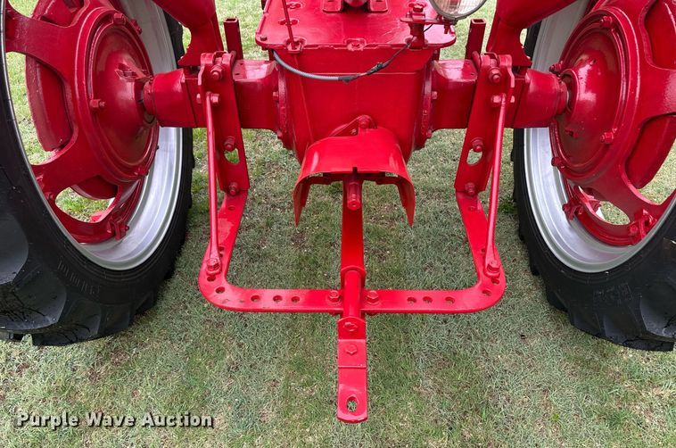 image for item EQ4708 1942 International Harvester Farmall H tractor