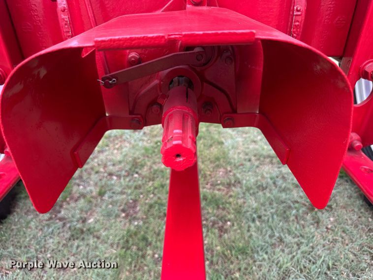 image for item EQ4708 1942 International Harvester Farmall H tractor