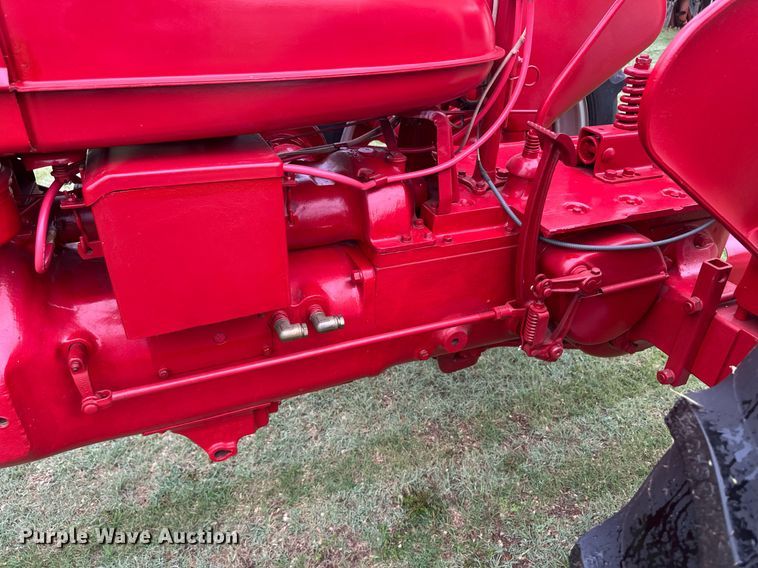 image for item EQ4708 1942 International Harvester Farmall H tractor