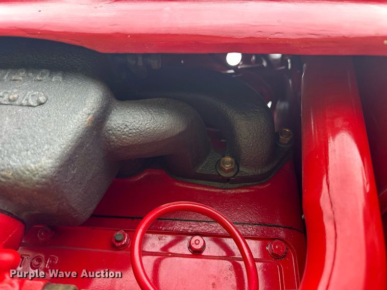 image for item EQ4708 1942 International Harvester Farmall H tractor