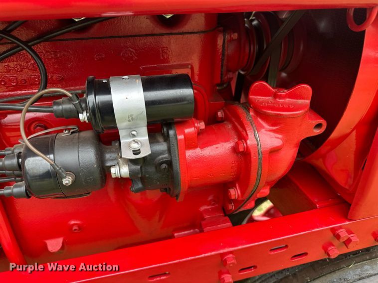 image for item EQ4708 1942 International Harvester Farmall H tractor