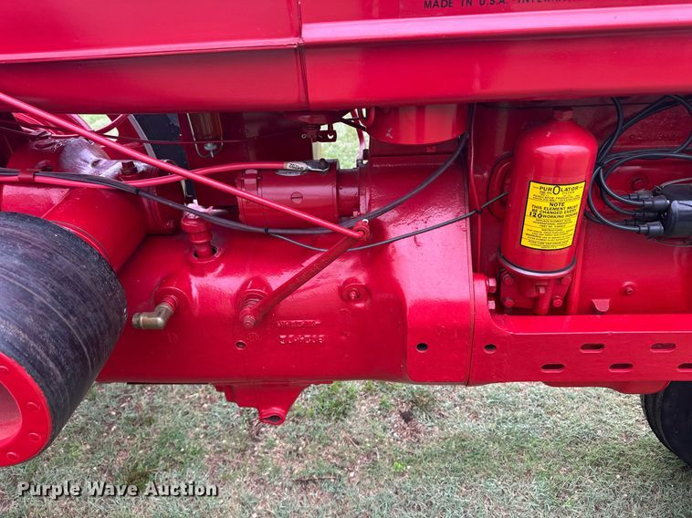 image for item EQ4708 1942 International Harvester Farmall H tractor