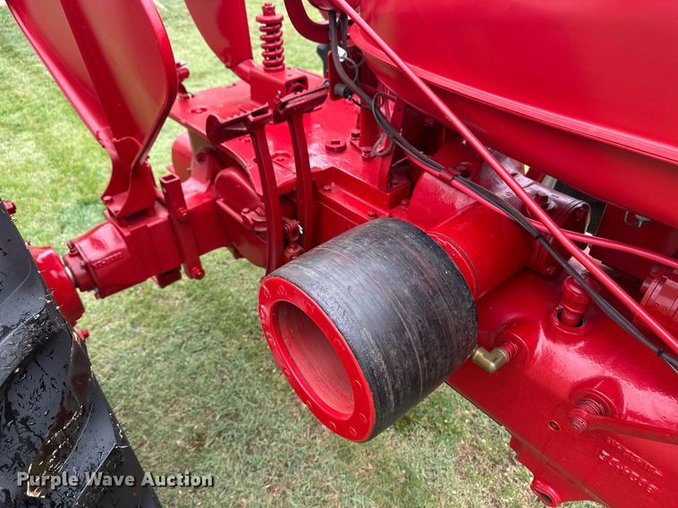 image for item EQ4708 1942 International Harvester Farmall H tractor