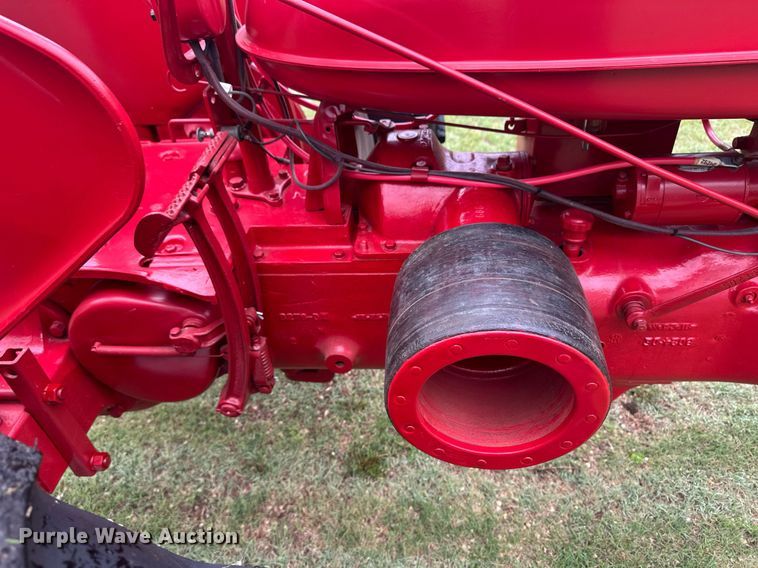 image for item EQ4708 1942 International Harvester Farmall H tractor