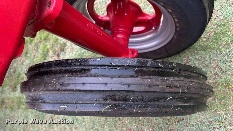 image for item EQ4708 1942 International Harvester Farmall H tractor