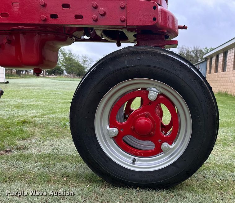 image for item EQ4708 1942 International Harvester Farmall H tractor