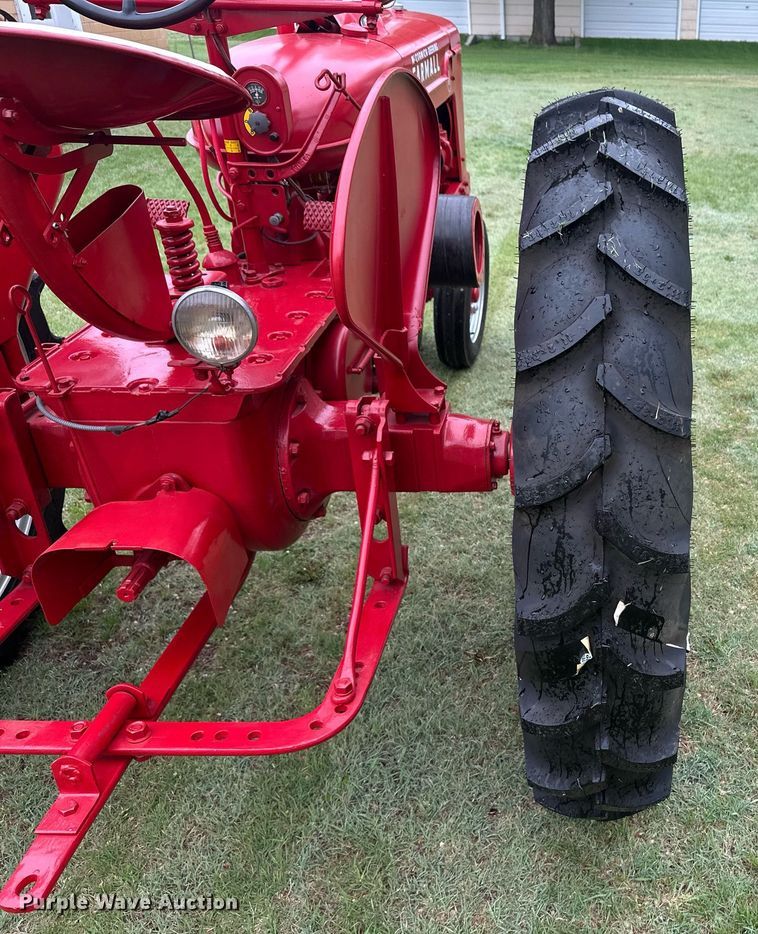 image for item EQ4708 1942 International Harvester Farmall H tractor