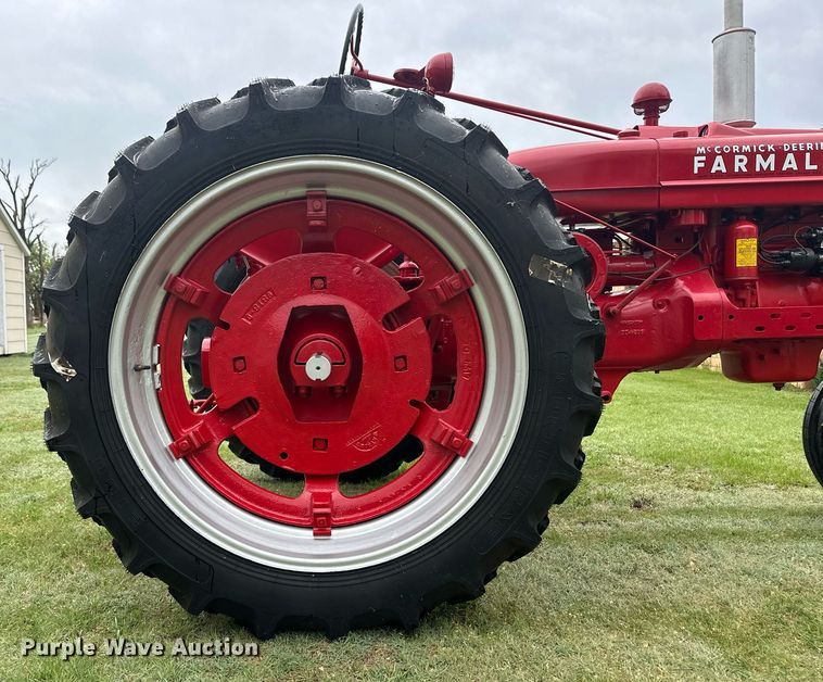 image for item EQ4708 1942 International Harvester Farmall H tractor