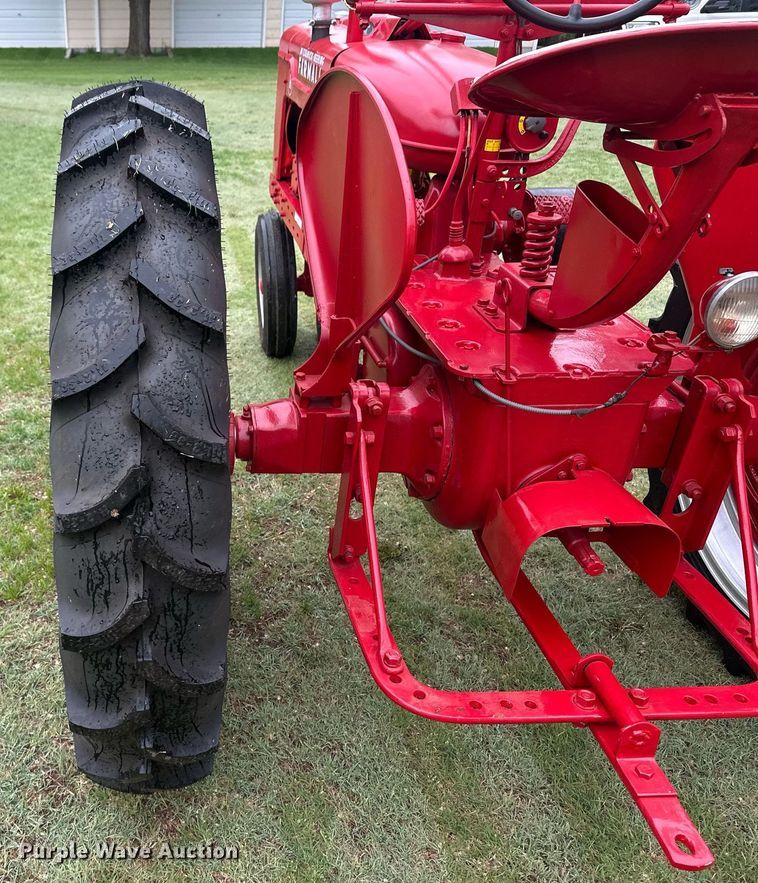 image for item EQ4708 1942 International Harvester Farmall H tractor