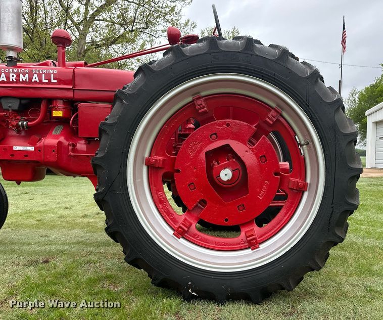image for item EQ4708 1942 International Harvester Farmall H tractor