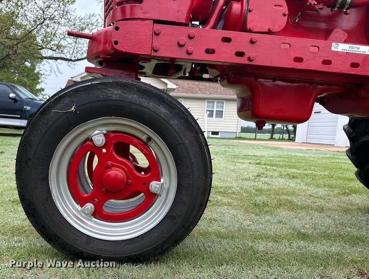 image for item EQ4708 1942 International Harvester Farmall H tractor