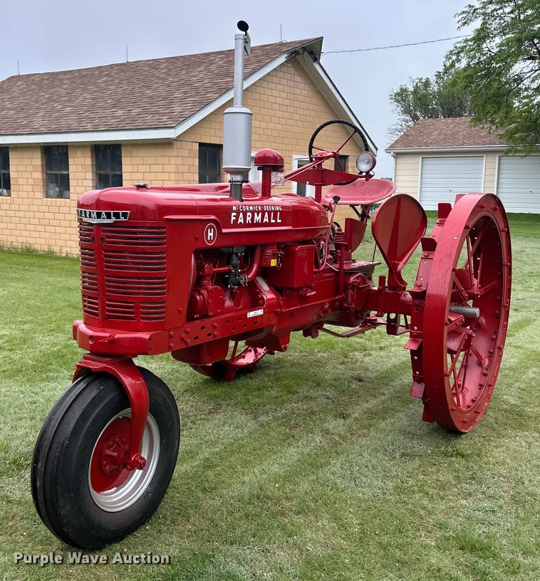 image for item EQ4709 1941 International Harvester Farmall H tractor