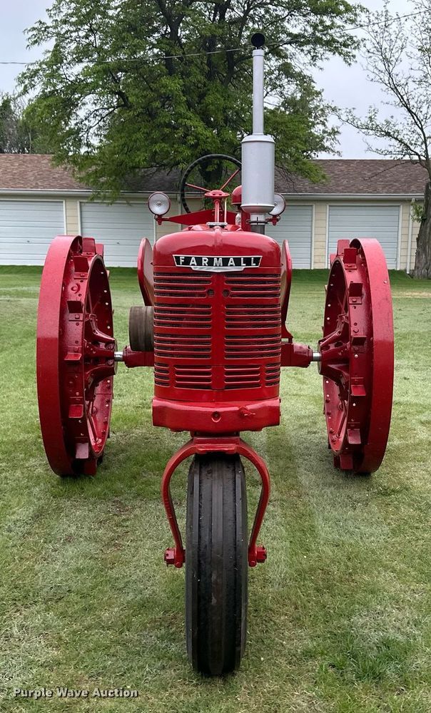 image for item EQ4709 1941 International Harvester Farmall H tractor