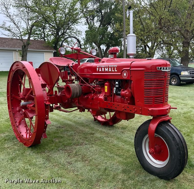 image for item EQ4709 1941 International Harvester Farmall H tractor