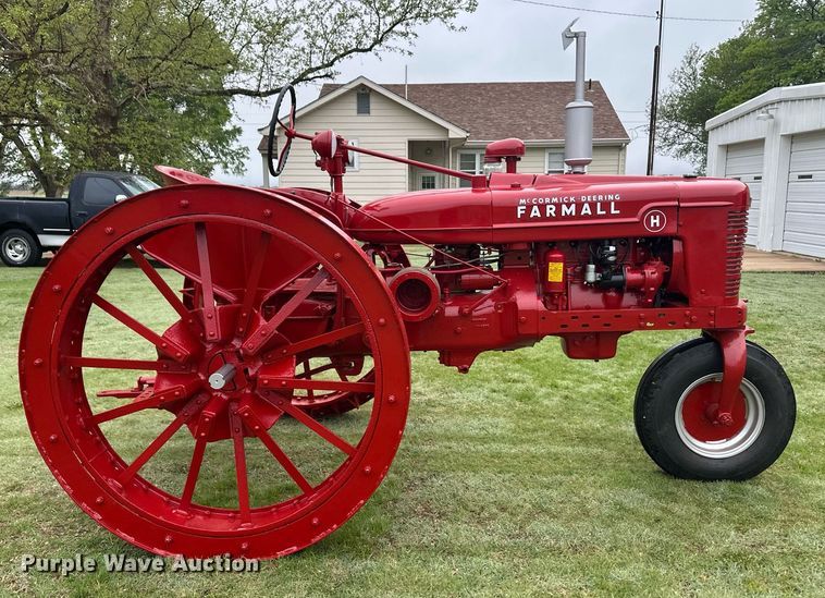 image for item EQ4709 1941 International Harvester Farmall H tractor