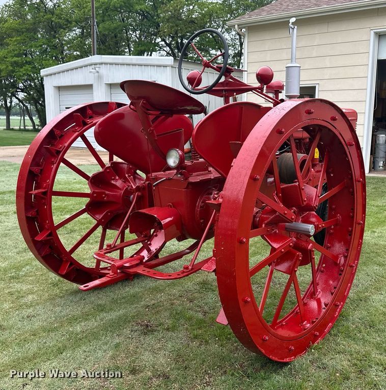 image for item EQ4709 1941 International Harvester Farmall H tractor