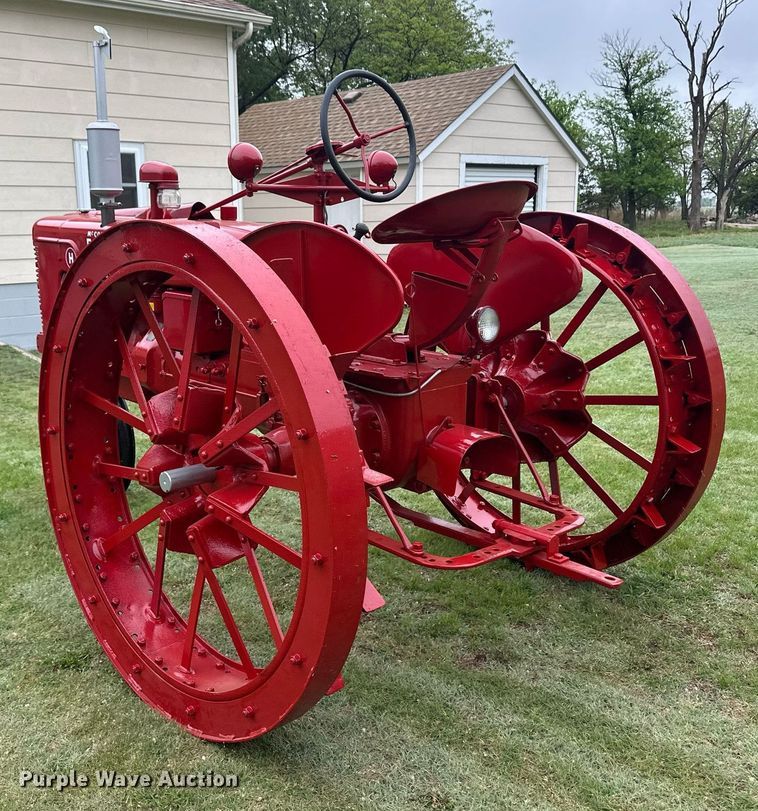 image for item EQ4709 1941 International Harvester Farmall H tractor