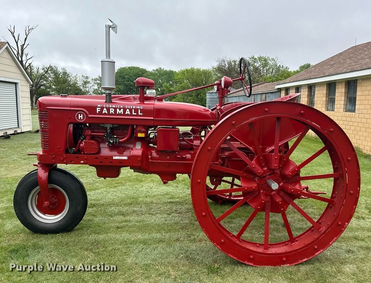 image for item EQ4709 1941 International Harvester Farmall H tractor