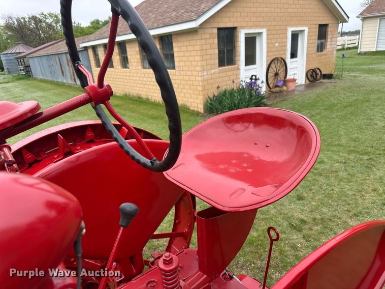 image for item EQ4709 1941 International Harvester Farmall H tractor