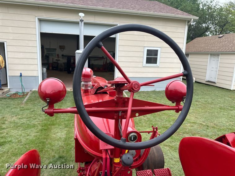 image for item EQ4709 1941 International Harvester Farmall H tractor