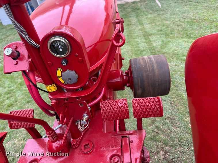 image for item EQ4709 1941 International Harvester Farmall H tractor