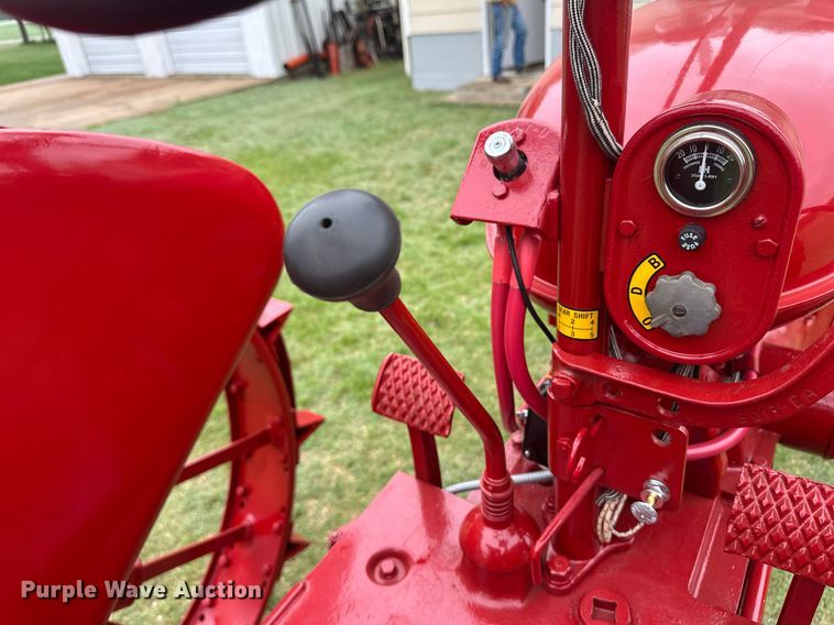 image for item EQ4709 1941 International Harvester Farmall H tractor