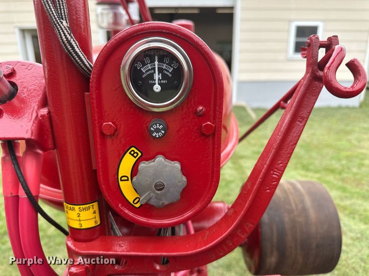 image for item EQ4709 1941 International Harvester Farmall H tractor