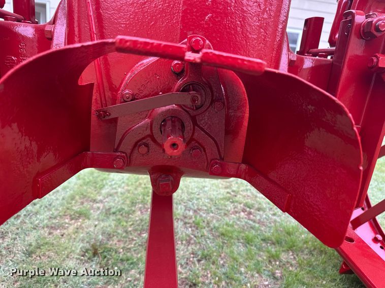 image for item EQ4709 1941 International Harvester Farmall H tractor