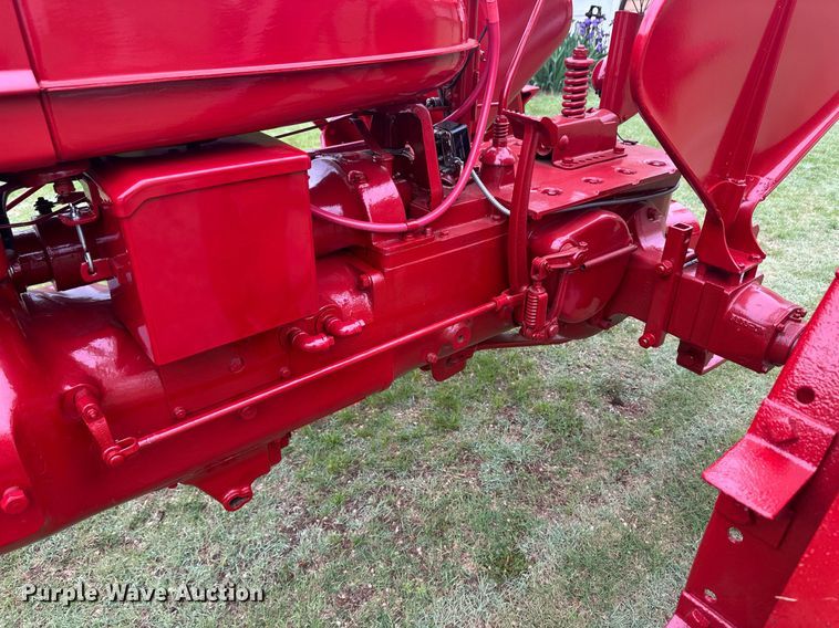 image for item EQ4709 1941 International Harvester Farmall H tractor