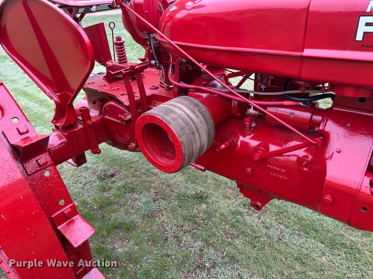 image for item EQ4709 1941 International Harvester Farmall H tractor