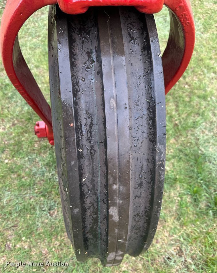 image for item EQ4709 1941 International Harvester Farmall H tractor