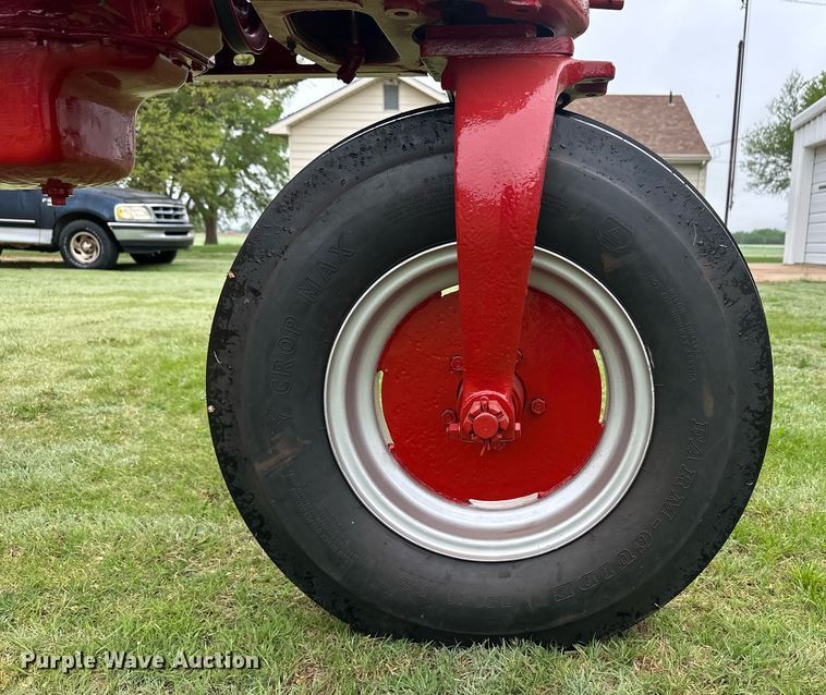 image for item EQ4709 1941 International Harvester Farmall H tractor