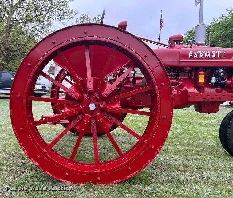 image for item EQ4709 1941 International Harvester Farmall H tractor