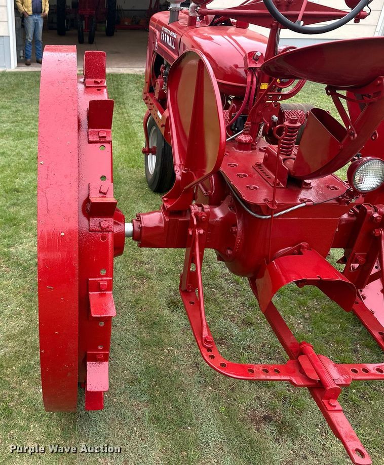 image for item EQ4709 1941 International Harvester Farmall H tractor