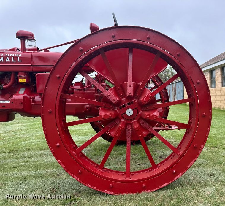 image for item EQ4709 1941 International Harvester Farmall H tractor