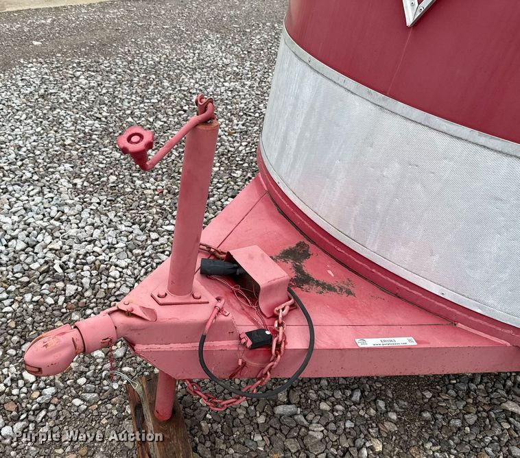 image for item ER1063 1998 WW livestock trailer