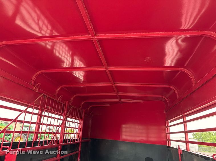 image for item ER1063 1998 WW livestock trailer