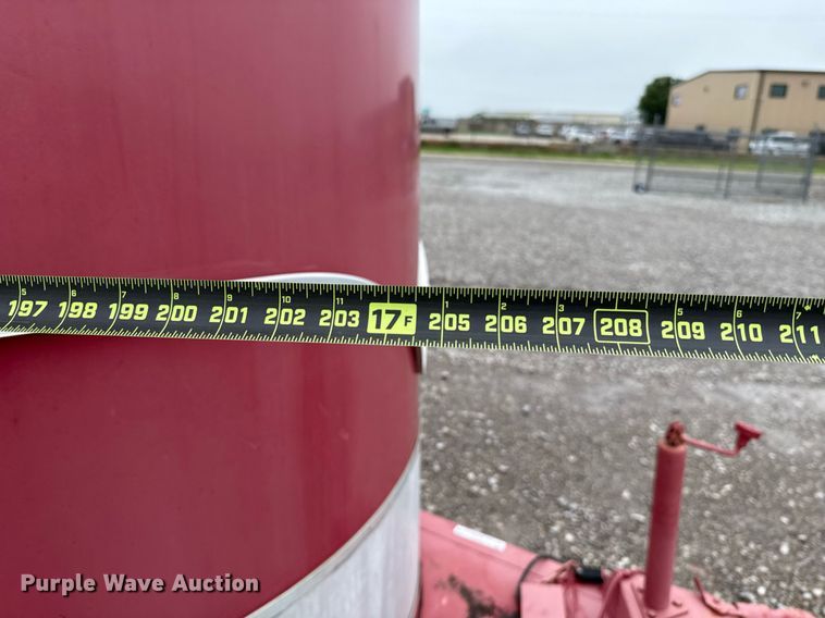 image for item ER1063 1998 WW livestock trailer