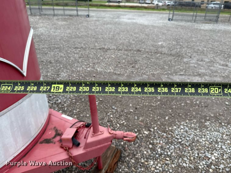 image for item ER1063 1998 WW livestock trailer