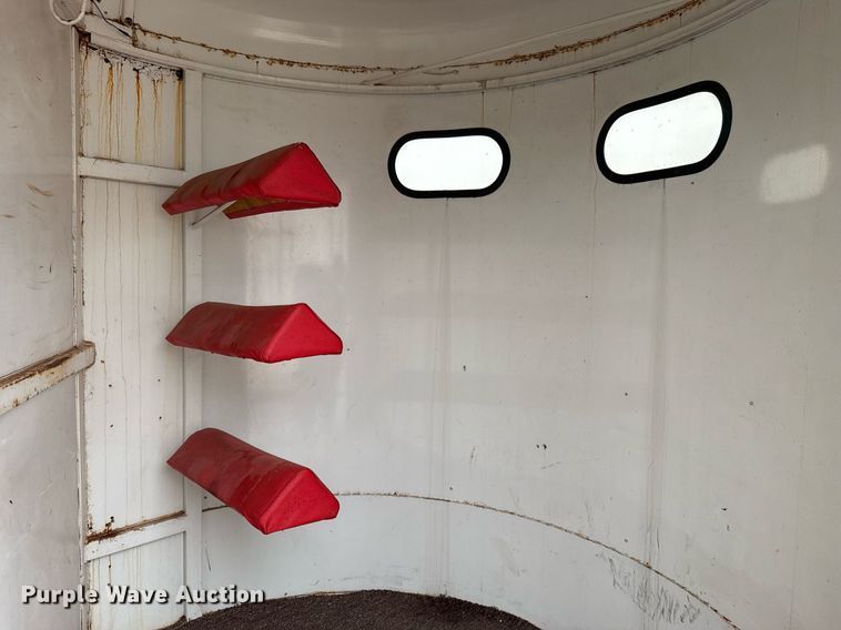 image for item ER1063 1998 WW livestock trailer