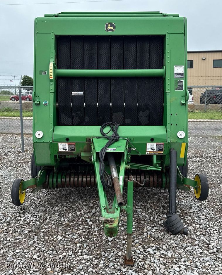 image for item ER1067 2004 John Deere 567 MegaWide round baler