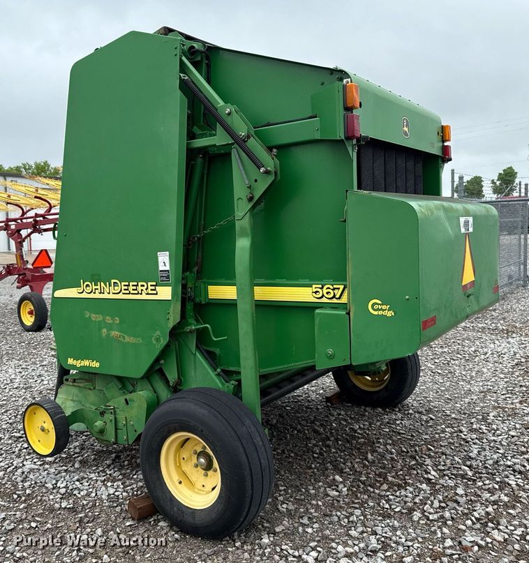image for item ER1067 2004 John Deere 567 MegaWide round baler